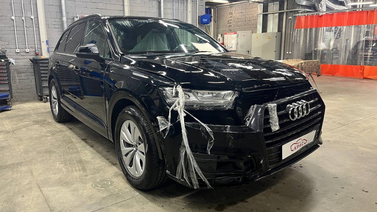 Audi Q7 в ремонтной зоне автоцентра КРАС Audi Q7 в ремонтной зоне автоцентра КРАС