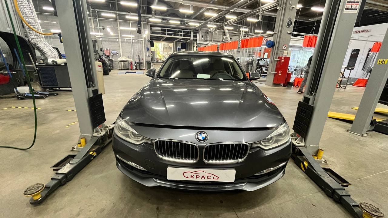 BMW F30 на сервисном посту BMW F30 на сервисном посту