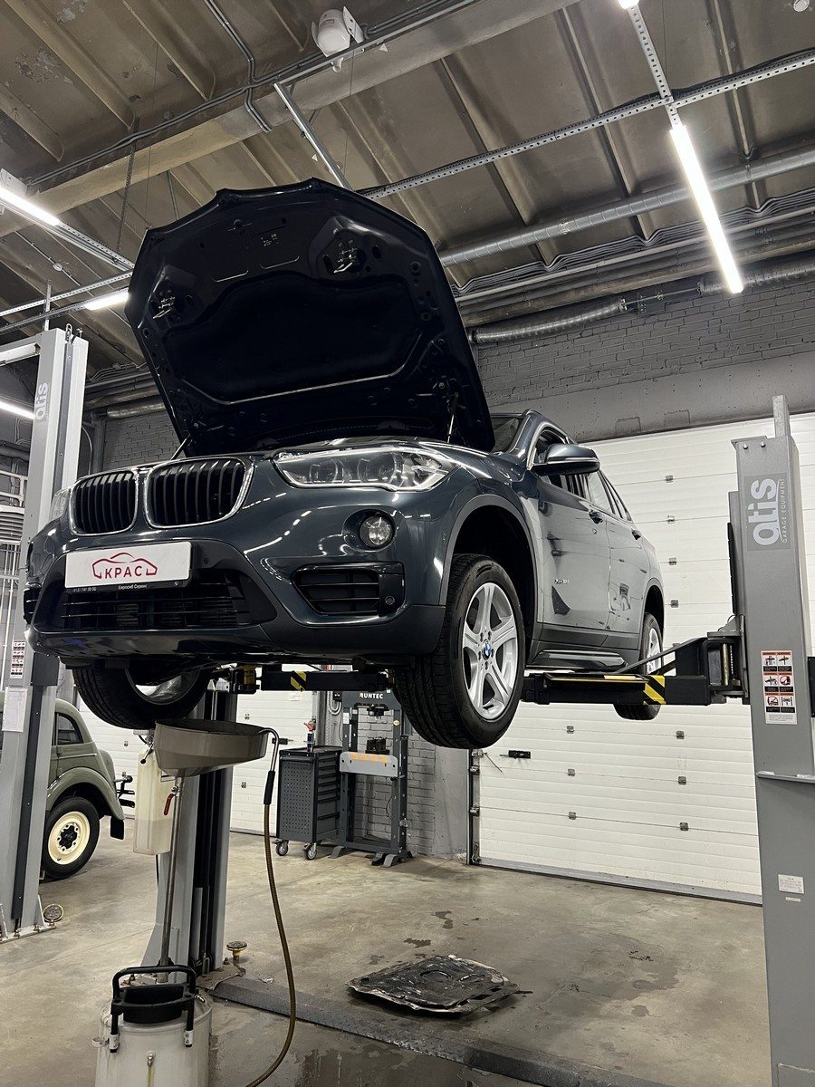 BMW G30 на подъёмнике для проверки ходовой BMW G30 на подъёмнике для проверки ходовой