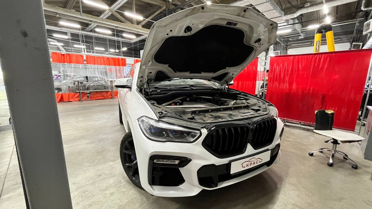 BMW в ремонтной зоне автоцентра КРАС