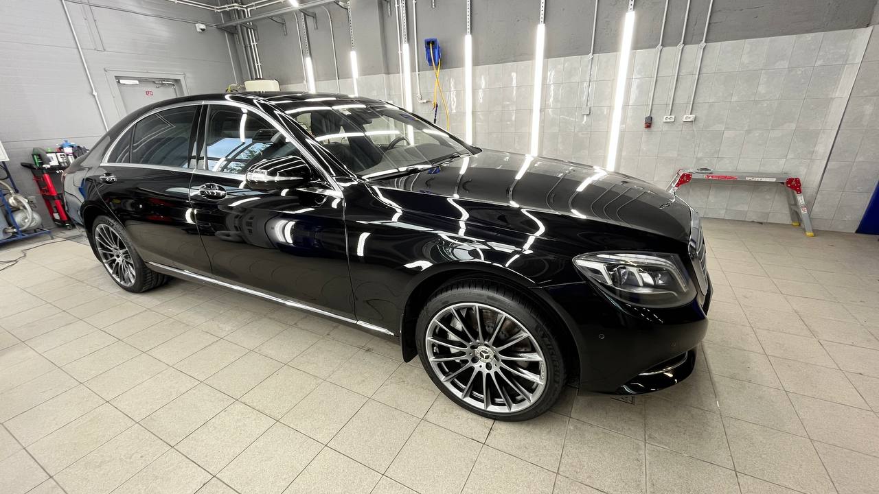 Mercedes-Benz на плановом обслуживании Mercedes-Benz на плановом обслуживании