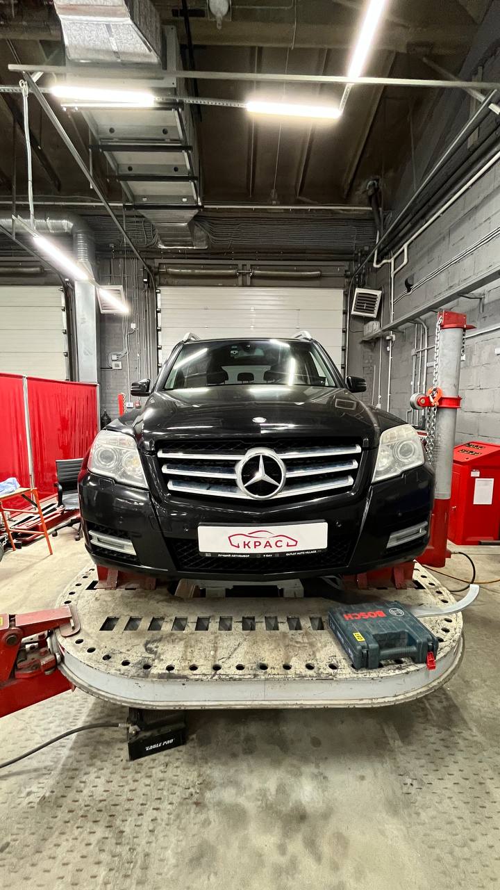 Mercedes-Benz в ремонтной зоне автоцентра КРАС